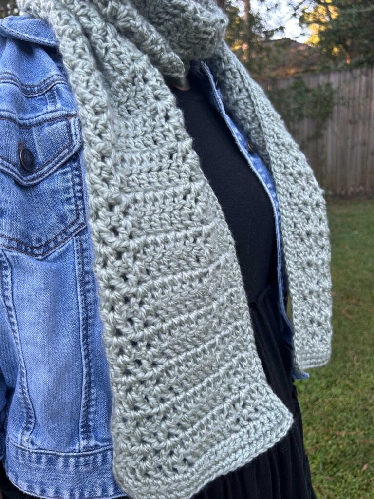 woman wearing chunky crochet scarf