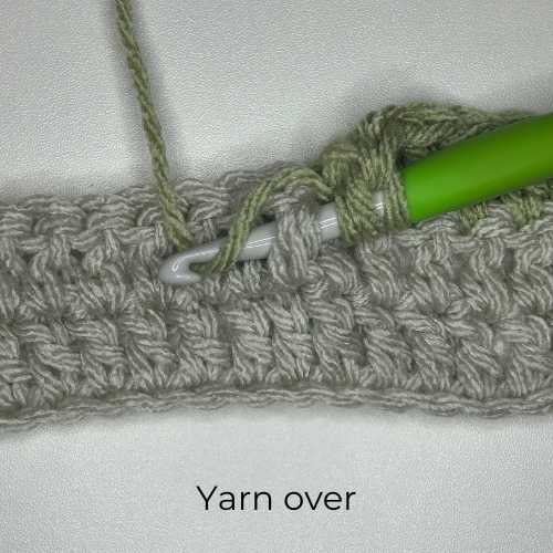 Tutorial Photo 4, text reads "yarn over"