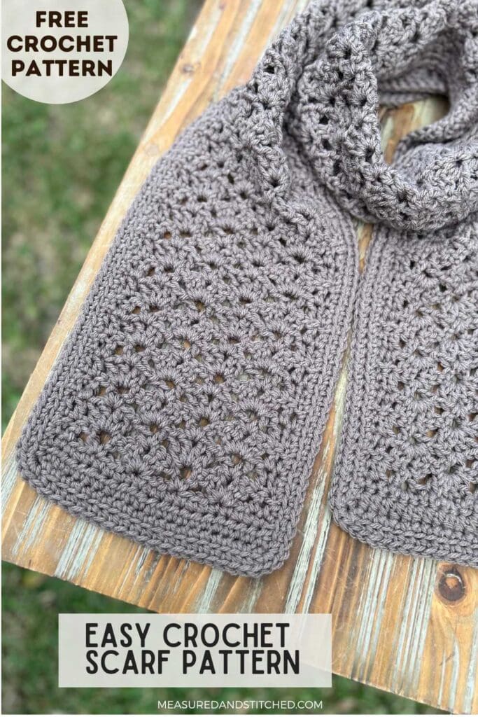 easy crochet scarf, text reads "Free Crochet Patter, Easy Crochet Scarf Pattern"