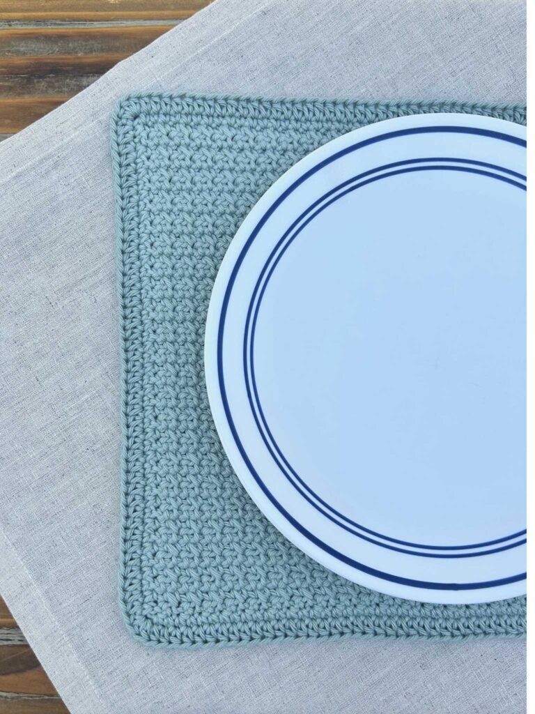 crochet placemat with plate