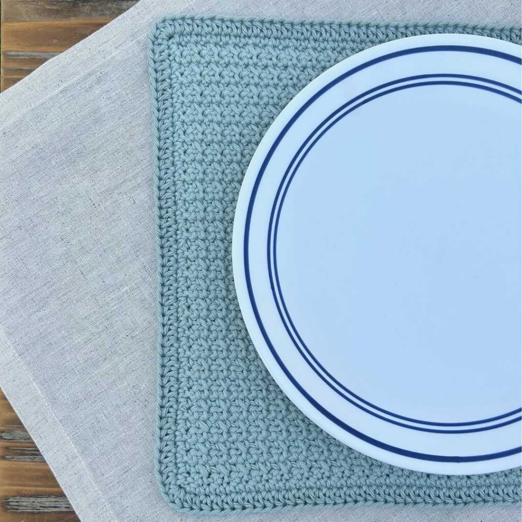 easy textured placemat with plate